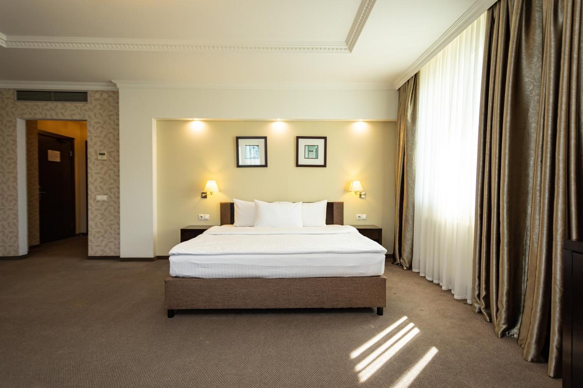 Riverside- Hotel And Mice Chernihiv Luaran gambar